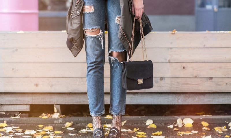 Modifikasi Celana Jeans Lama Menjadi Stylish Kekinian