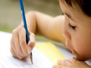Manfaat Anak Belajar Menulis Huruf Sambung
