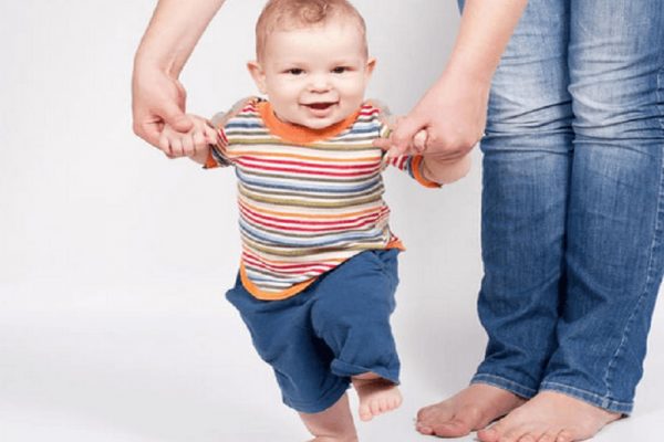 Tandanya Bayi Anda Mulai Siap Belajar Berjalan